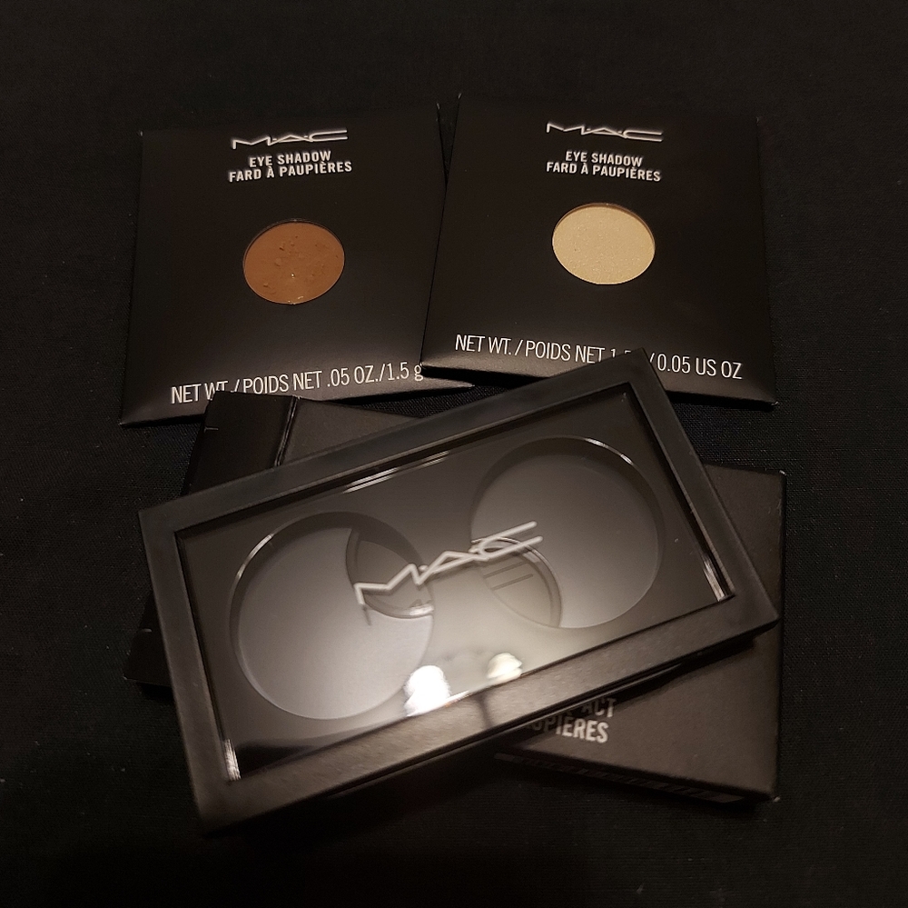 MAC Nylon Saddle Eyeshadow Brand New With Case